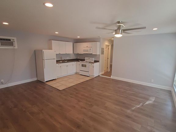 2nd image of 100 W Norwood Ct