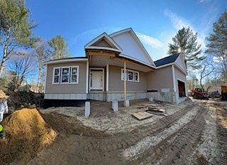 2nd image of 11 Bayberry Ln
