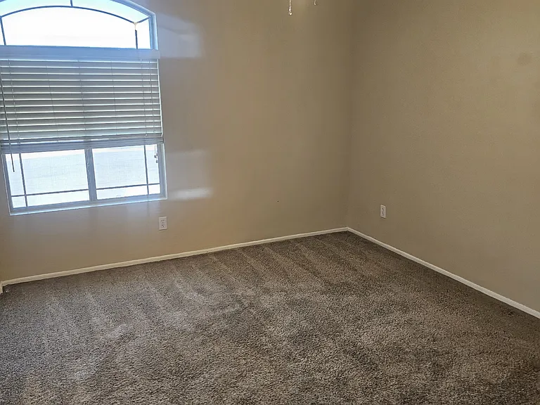 586 W Cobblestone Ct — Photo 10