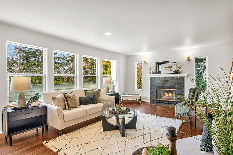 3rd image of 10518 157th Avenue NE