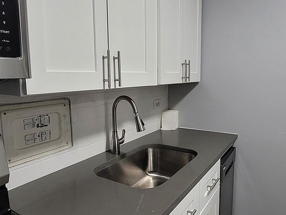 3rd image of 7337 S South Shore Dr APT 509