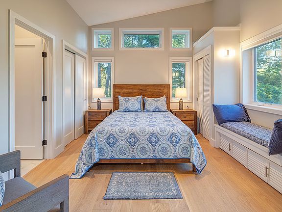 Queen sized very comfortable bed