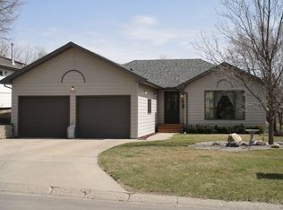 1132 7th St NE, Minot, ND 58703