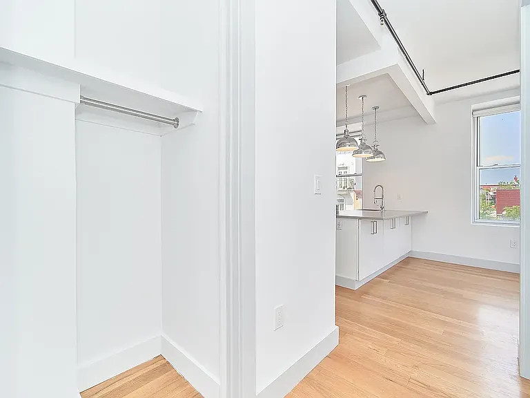 34 Lorimer St #3A — Photo 12