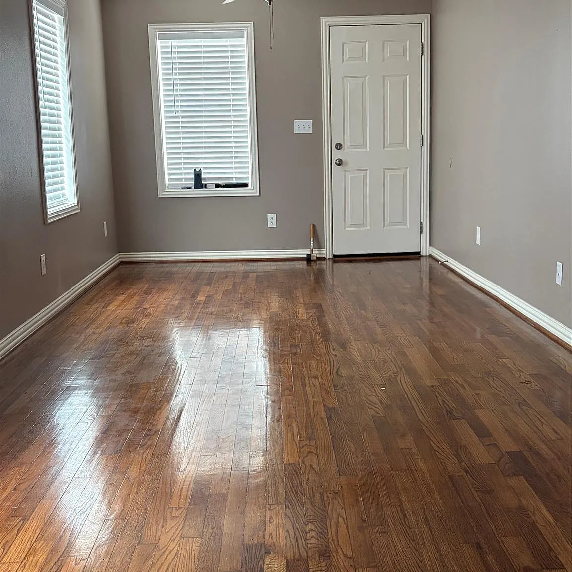 2 bed, 1.0 bath, 777 sqft, $1,300 — Photo 2