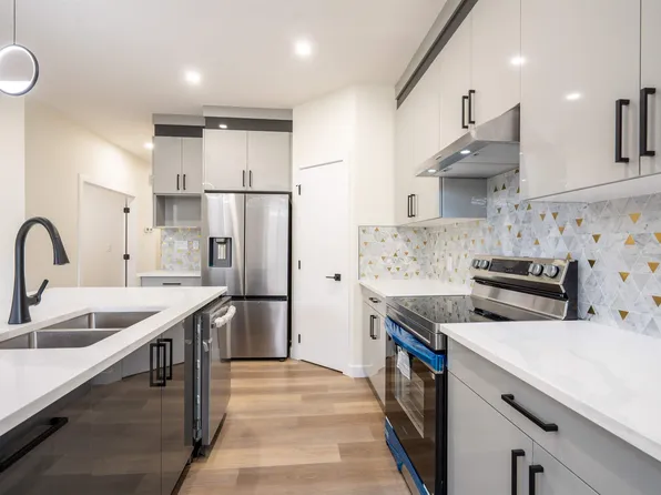 5720 176th Ave NW, Edmonton, AB T5Y 3V6