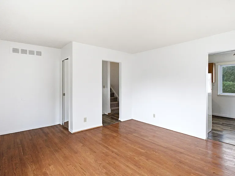 3840 Williams St — Photo 2