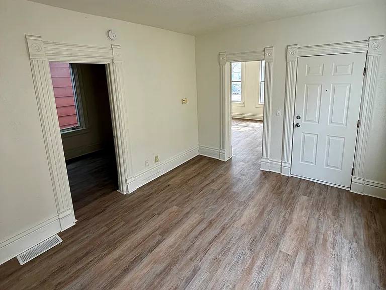 706 E 4th St #1 — Photo 3