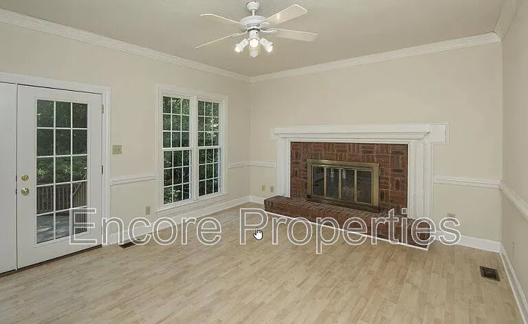111 Whispering Pines Ct — Photo 3