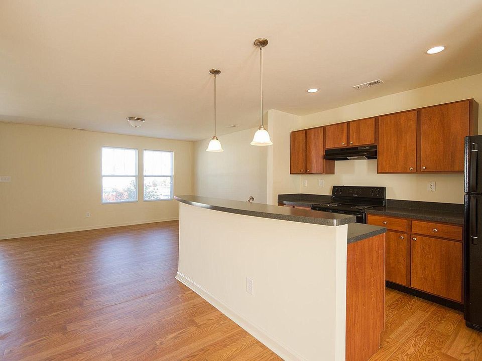 2nd image of 271 Abbey Rd