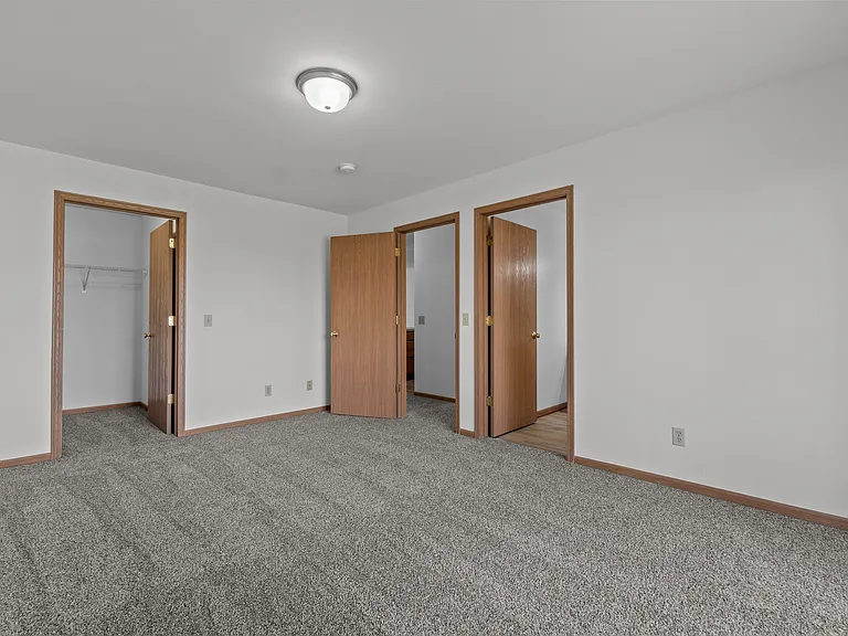 Meadow Springs Apartments — Photo 9