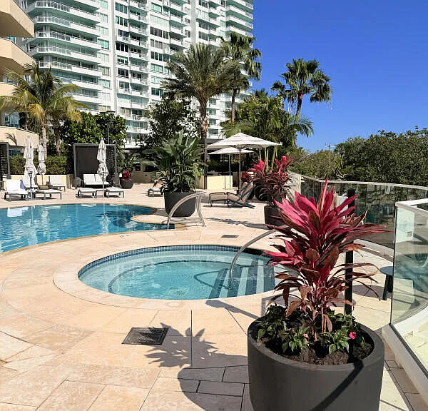 400 S Pointe Dr #307 — Photo 14