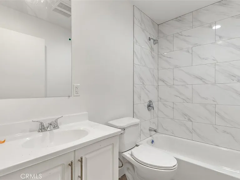 709 W 80th — Photo 10