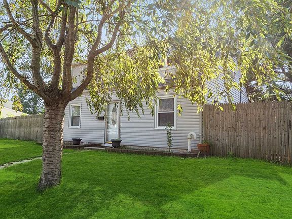 2nd image of 18 Aster Ln