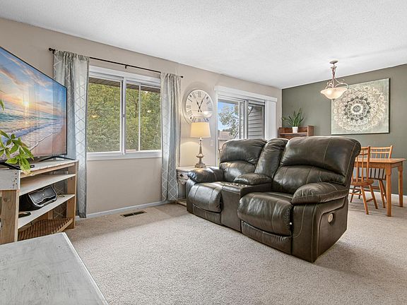 3rd image of 1718 Woodgate Ln