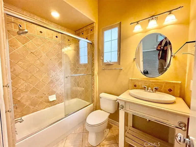 54 Scarlet Bloom — Photo 15