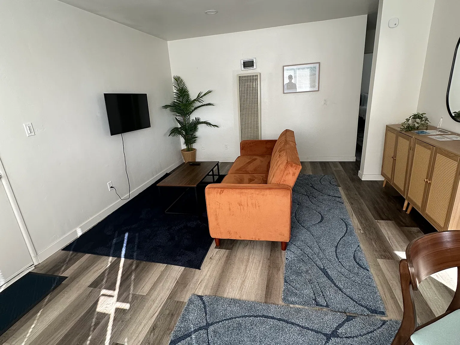 2 bed, 840 sqft, $4,000 — Photo 3