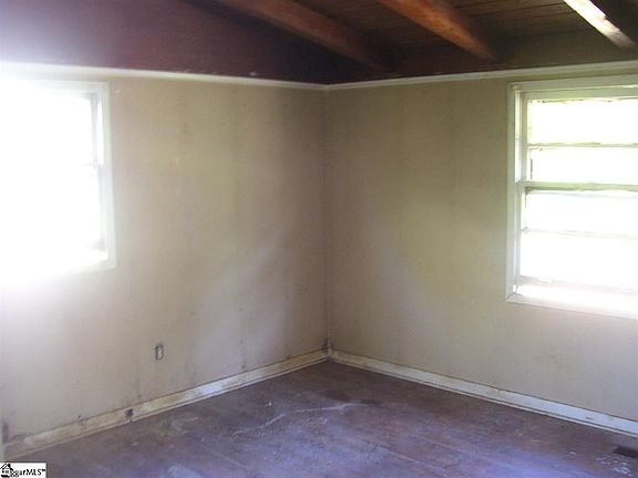 5th image of 306 Langston Dr