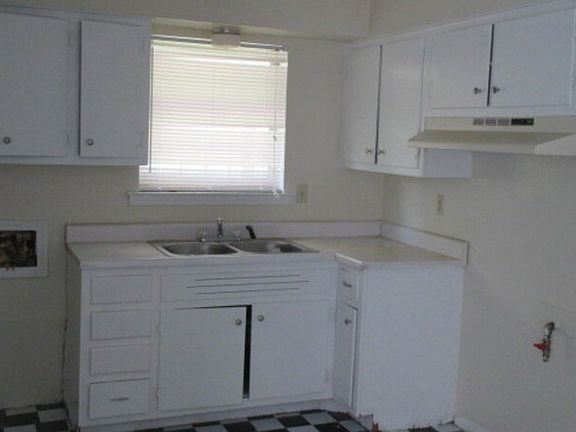 3rd image of 4372 Deerland St