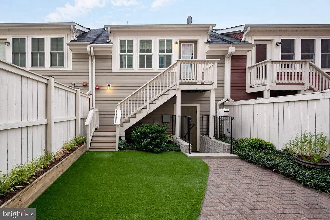 5 bed, 4.5 bath, 3819 sqft, $7,000 — Photo 1