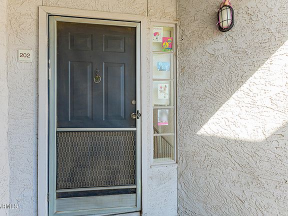 3rd image of 4410 N LONGVIEW Avenue #202