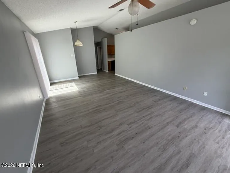 5061 Knightsbridge Cir N #0 — Photo 8