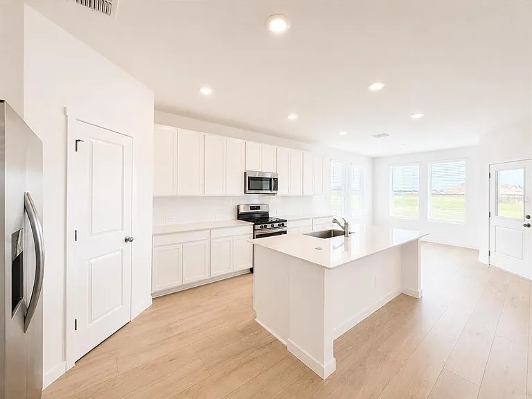 644 Ruth Ave — Photo 5