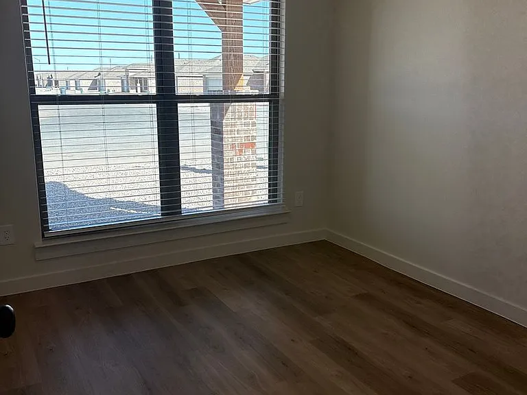 2176 Langford Ave — Photo 4