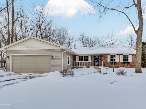 1814 Bittersweet Dr, Saint Anne, IL 60964