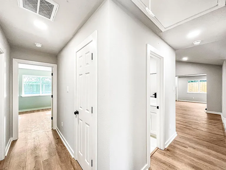 23207 Naples Dr — Photo 11