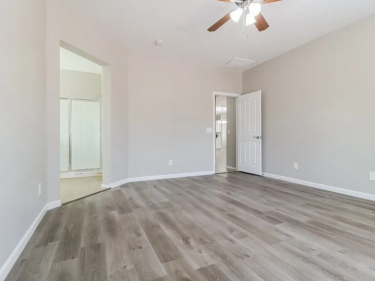 105 N 108th Dr — Photo 12