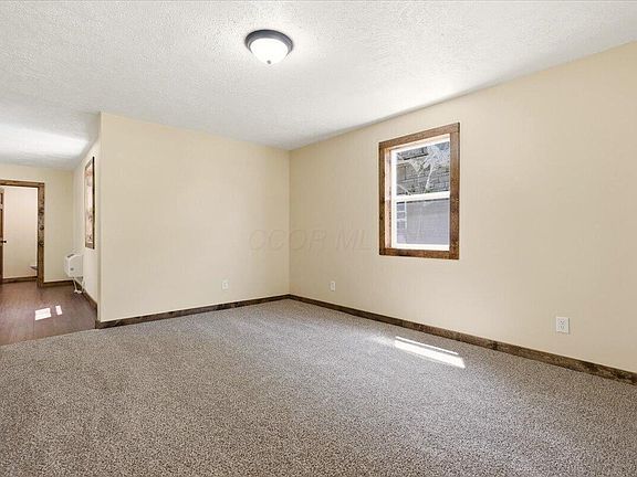 5th image of 302 N Main St