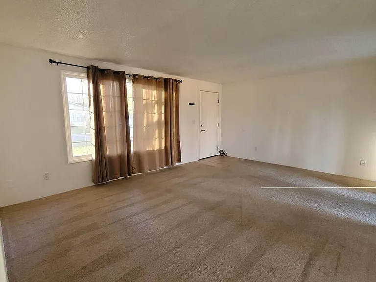 4311 Waverly Dr NE — Photo 4