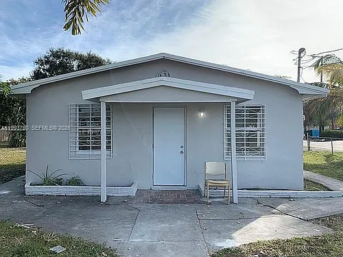 10 NW 28th Way Photo 1