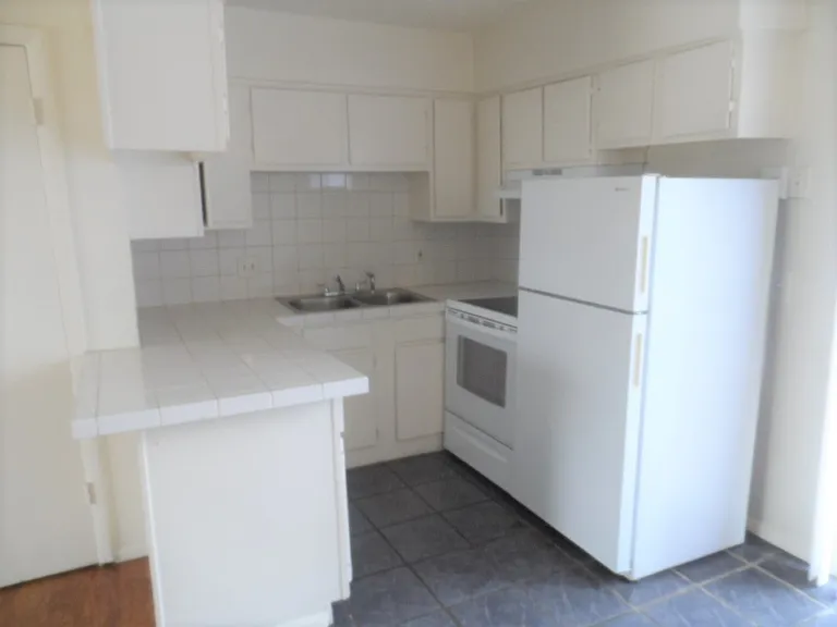 2504 N Hudson Ave — Photo 13