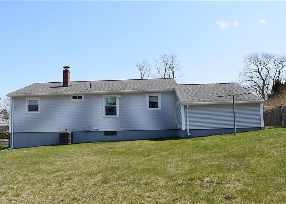 2nd image of 5 Lawrence Dr