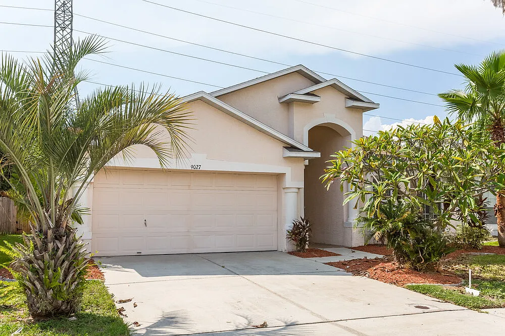4 bed, 3.0 bath, 1797 sqft, $2,415 — Photo 2