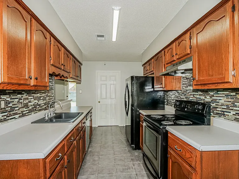 6935 Amanda Dr N — Photo 7