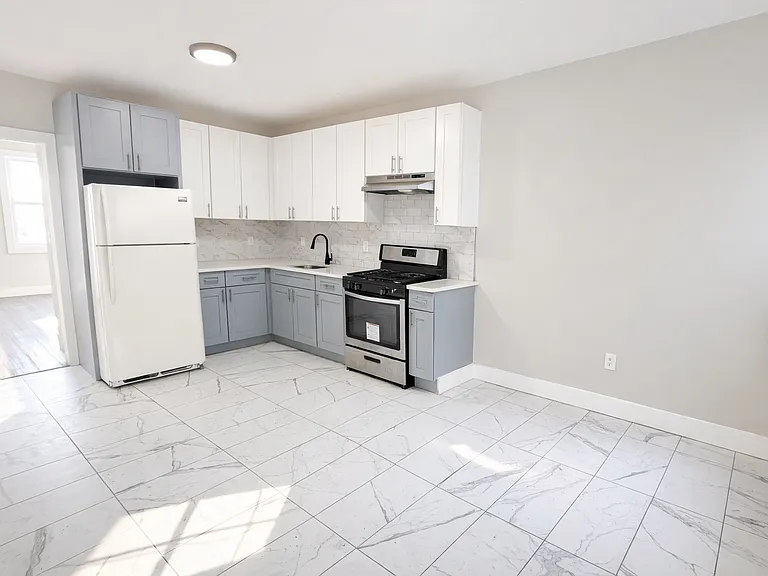 494 S 18th St #3 — Photo 2