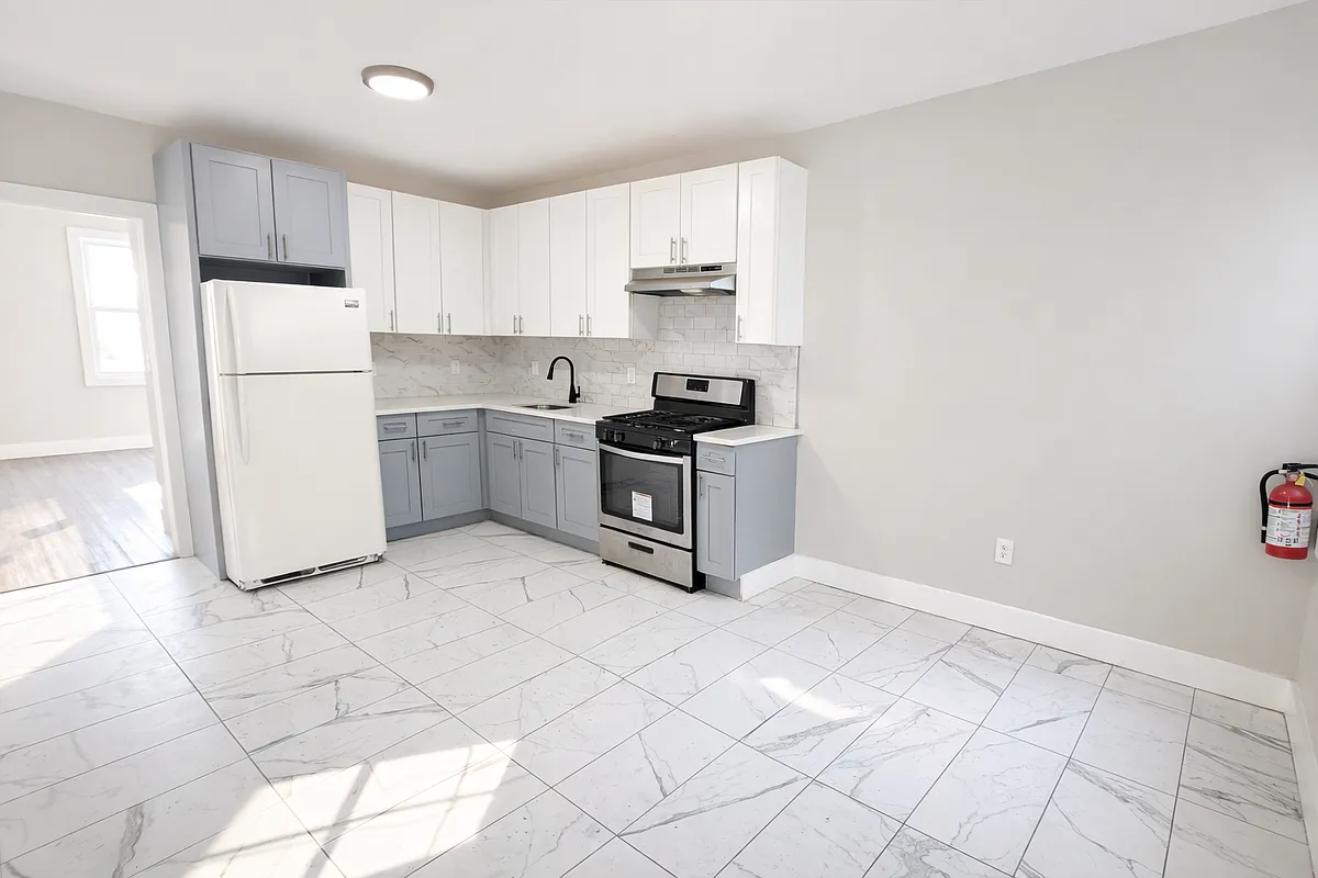 Building Photo - 494 S 18th St #3