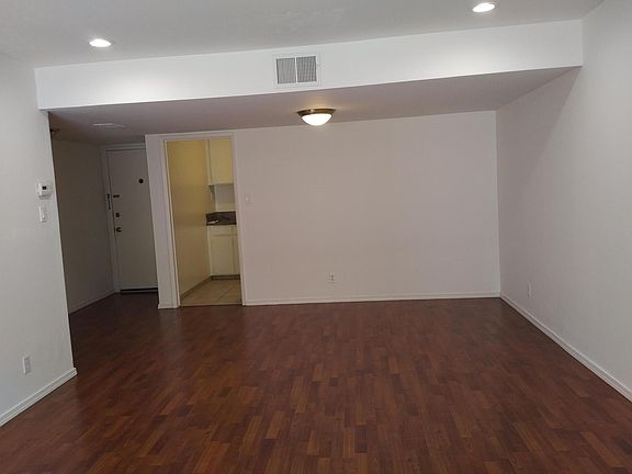 4th image of 674 Sharon Park Dr #123
