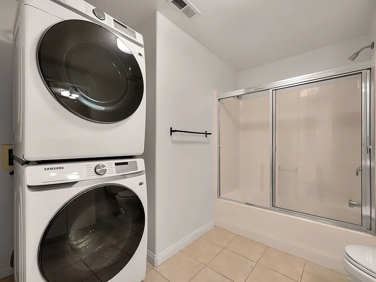 404 N Horne St N #D31 — Photo 16