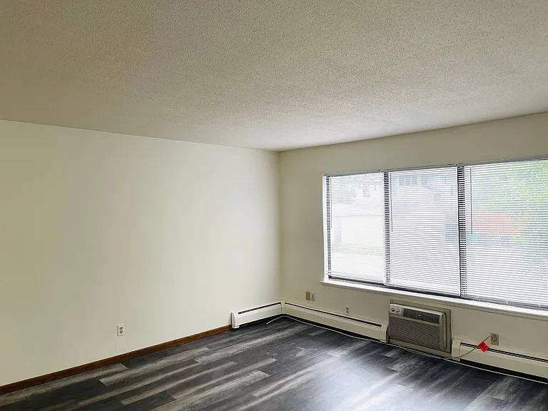DJ Smith Realty Emerson Ave S — Photo 2