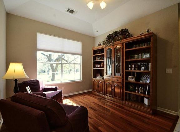 5th image of 401 Shadywood Ln