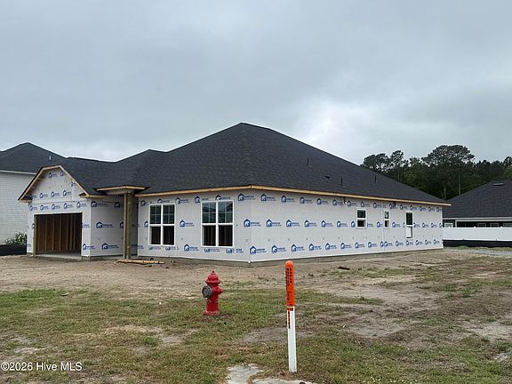 5th image of 404 Sandcastle Street