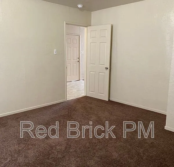 489 Cedar Ave — Photo 8