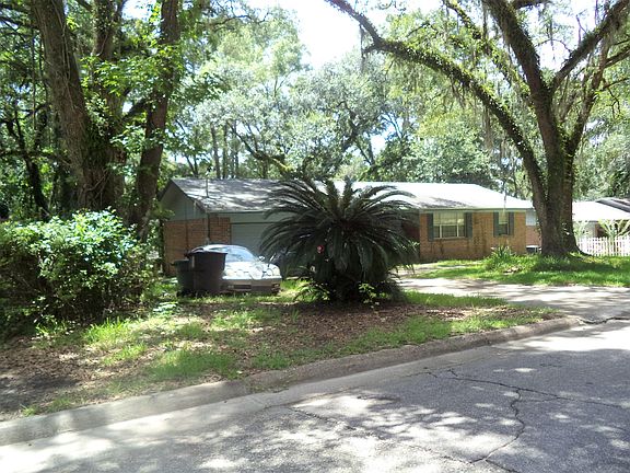 2nd image of 2320 Vincent Dr