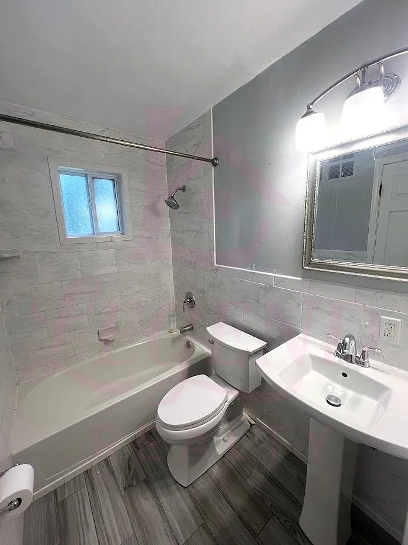 Move In Ready! Charming 3-Bedroom 1 Bath Home in Florissant — Photo 4