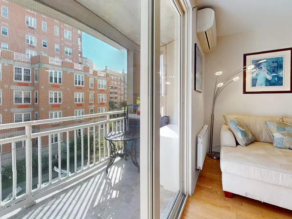 75 Oceana Drive East image 3 of 23