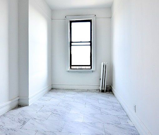 5th image of 2527 Steinway St APT 3R